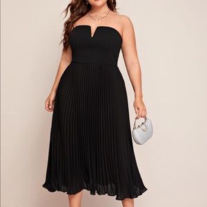 SHEIN Plus Notch Neck Pleated Tube Dress
